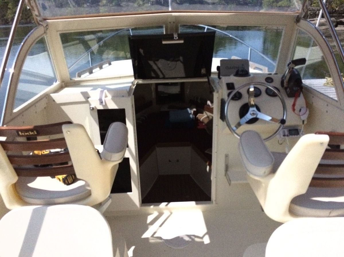 The cockpit of a 2018 Seaway Seafarer 21 with helm and seating.