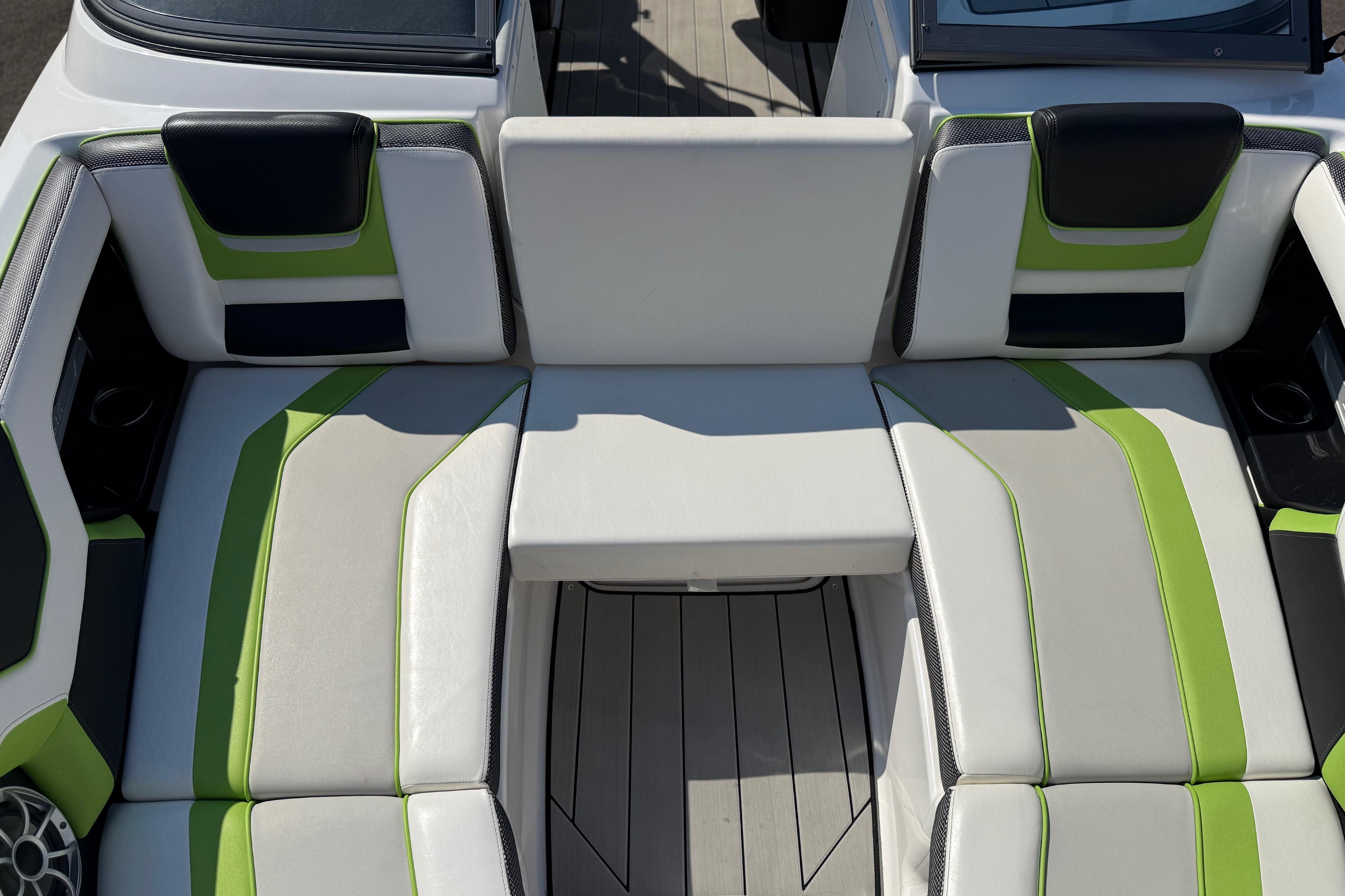 2022 Yamaha Boats 212XE interior with green and white seating, modern design.