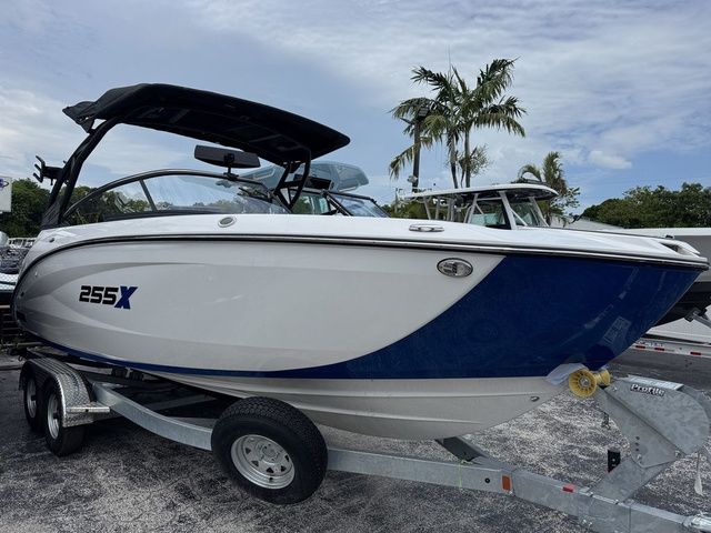 2026 Yamaha Boats 255XE