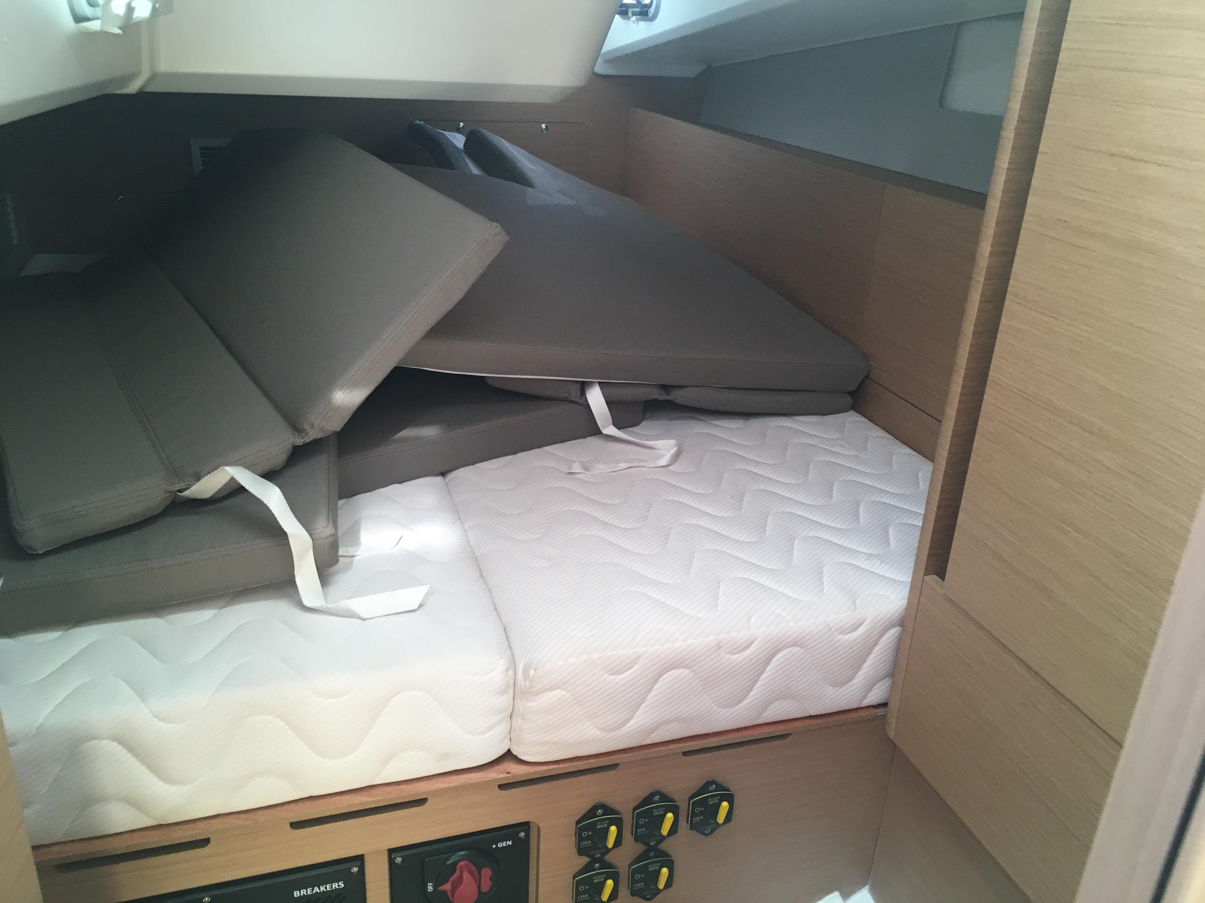 2019 Jeanneau 490 - Aft berth