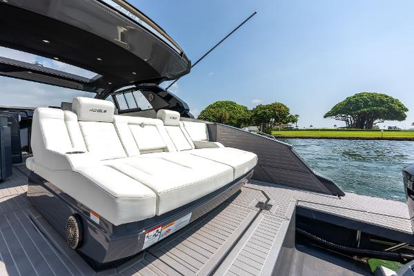 2023 Cruisers Yachts 42 GLS OB - 29