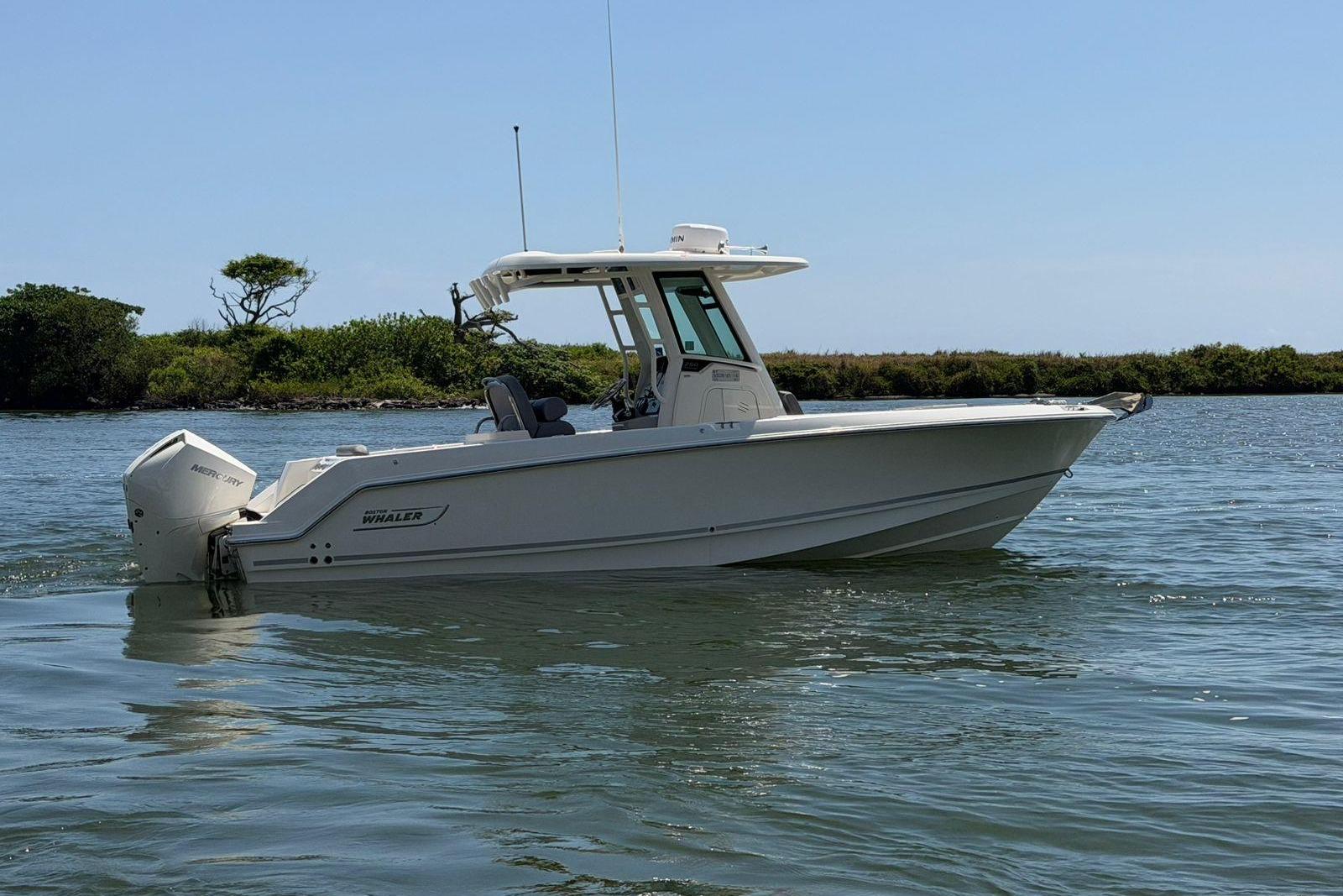 2023 Boston Whaler 250 Outrage