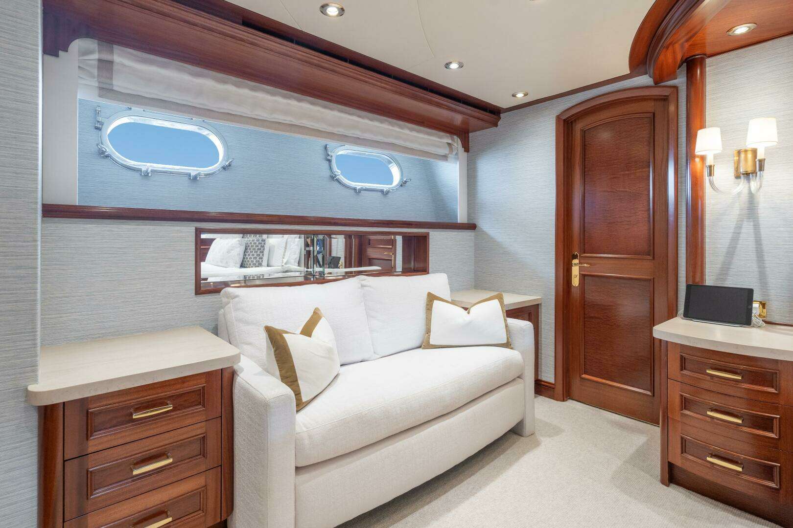 2004 Crescent Raised Pilothouse - Image 20
