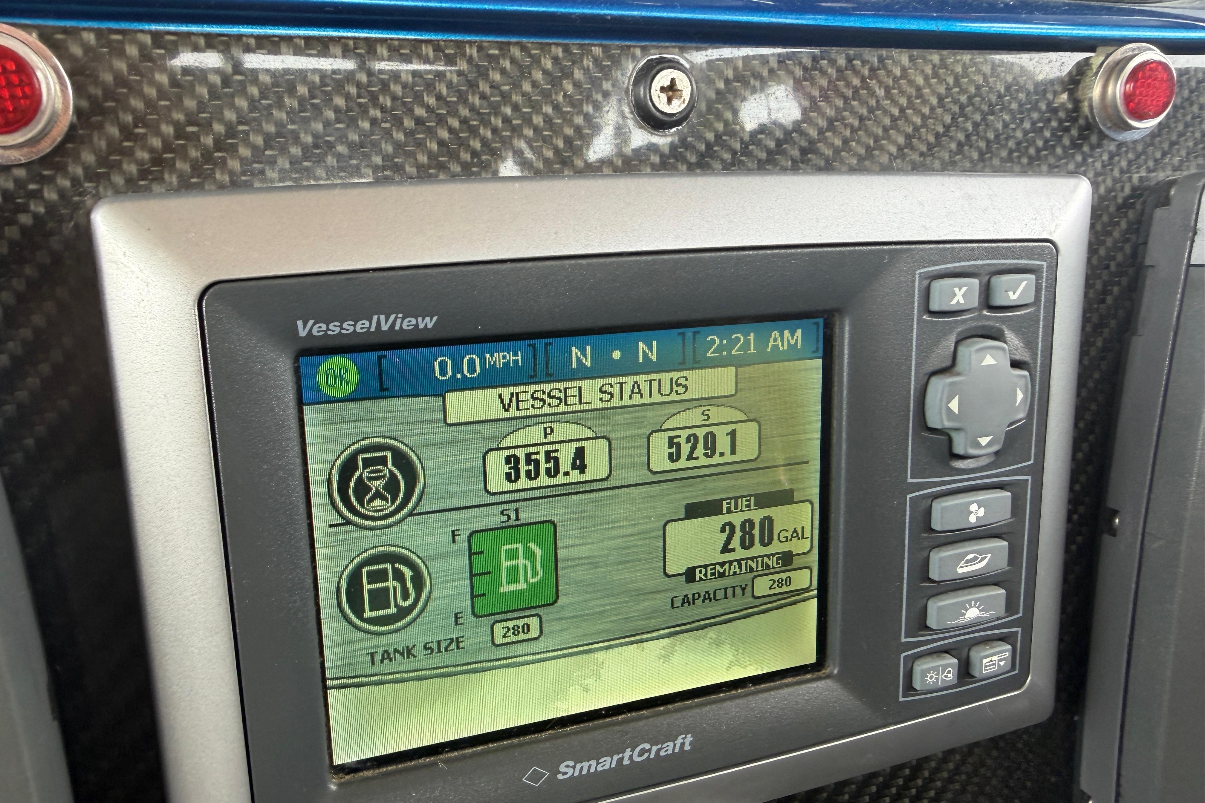 VesselView display on 2013 Nor-Tech 477 SPX Vee Bottom showing fuel status and vessel data.