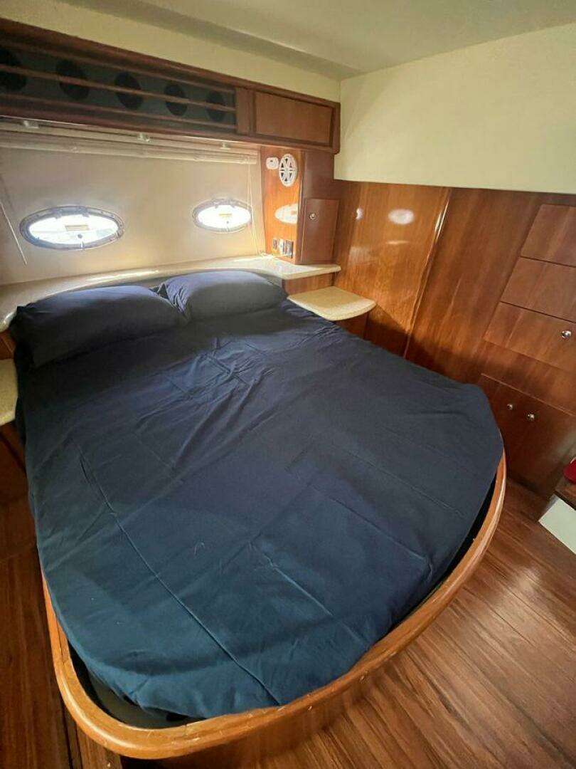 2000 Carver 396 Motor Yacht - Image 25