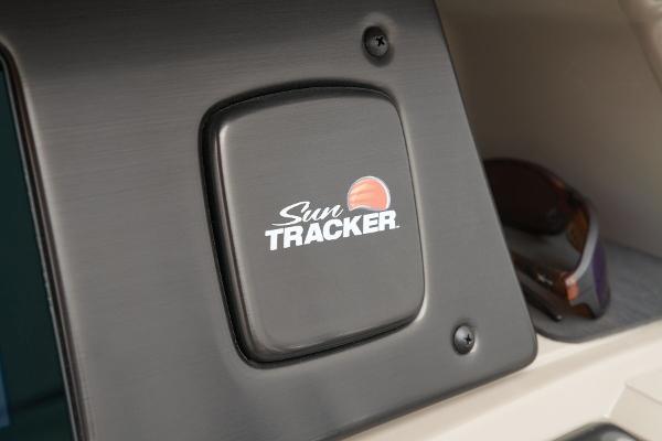 2024 Sun Tracker Party Barge 18 DLX - 24