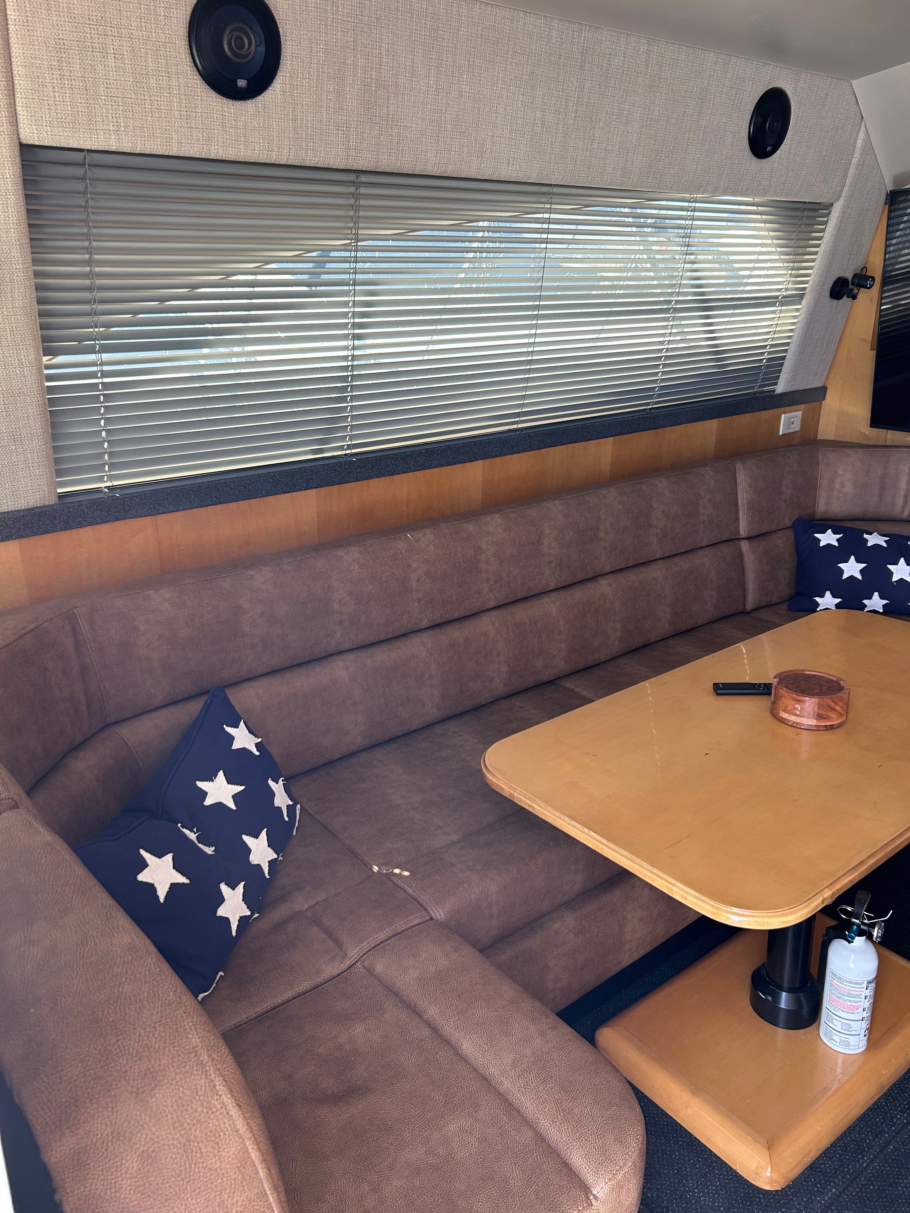 2000 Luhrs Tournament 360 Convertible - 19
