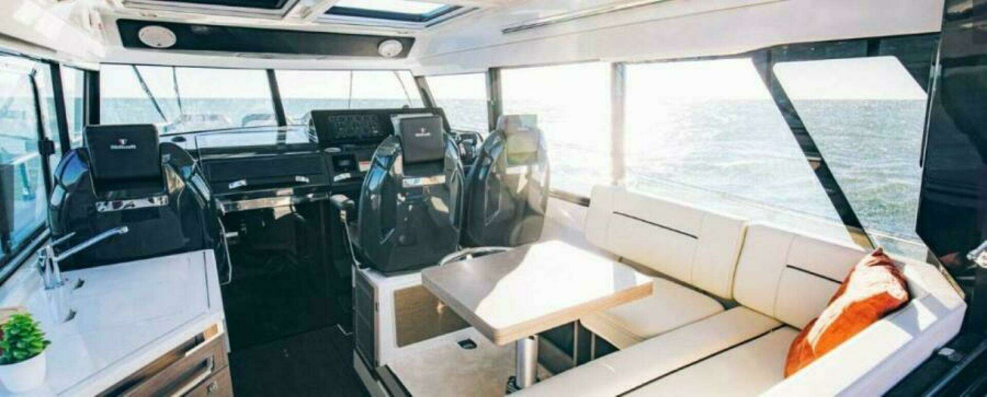 2025 Wellcraft 38 Explorer - Image 7