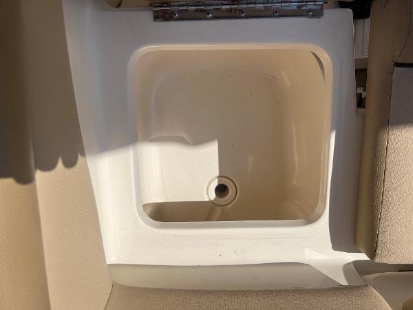 2019 Scout 210 Dorado boat sink with drain