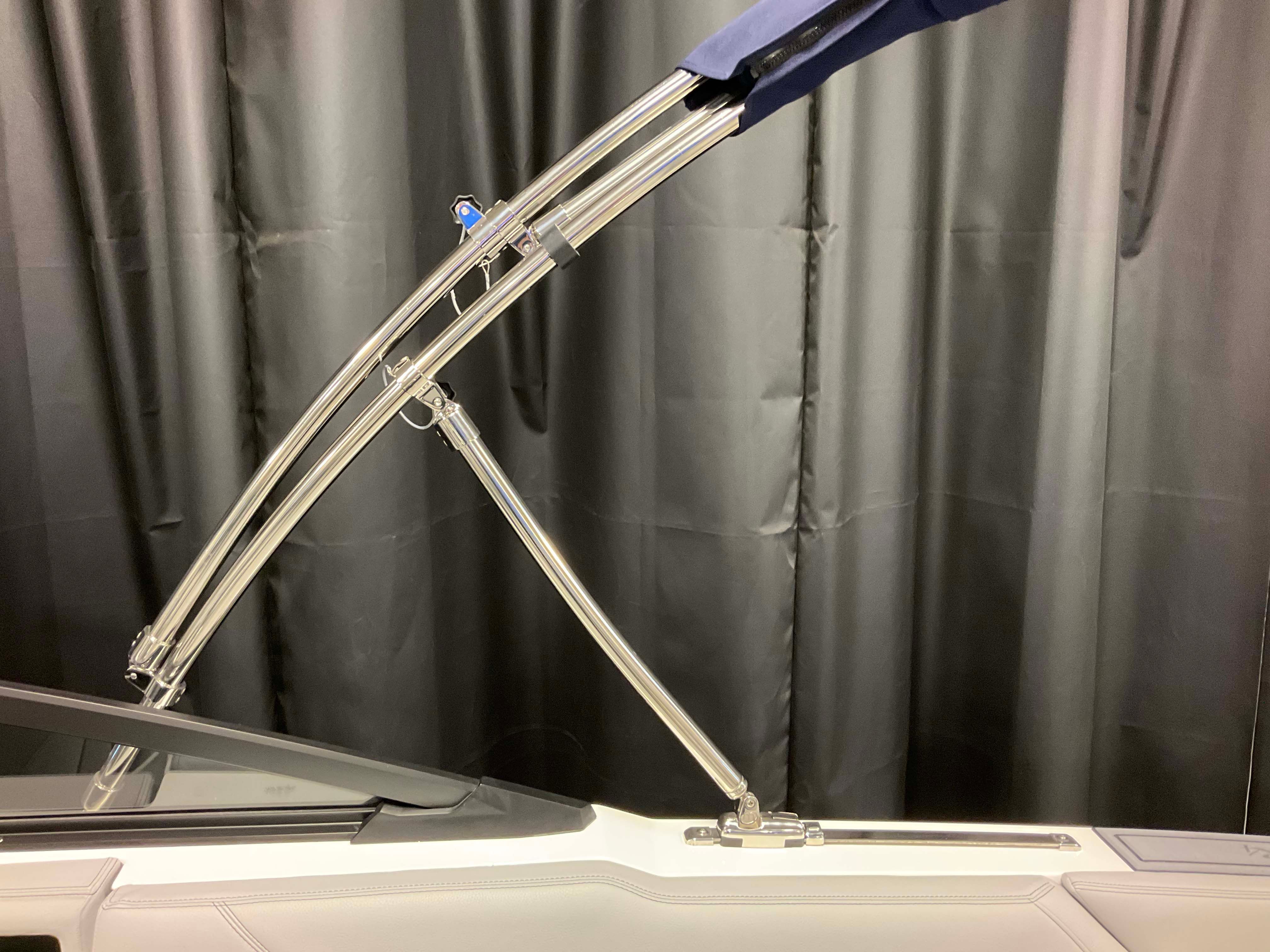 2026 Cobalt R4 Outboard - 60