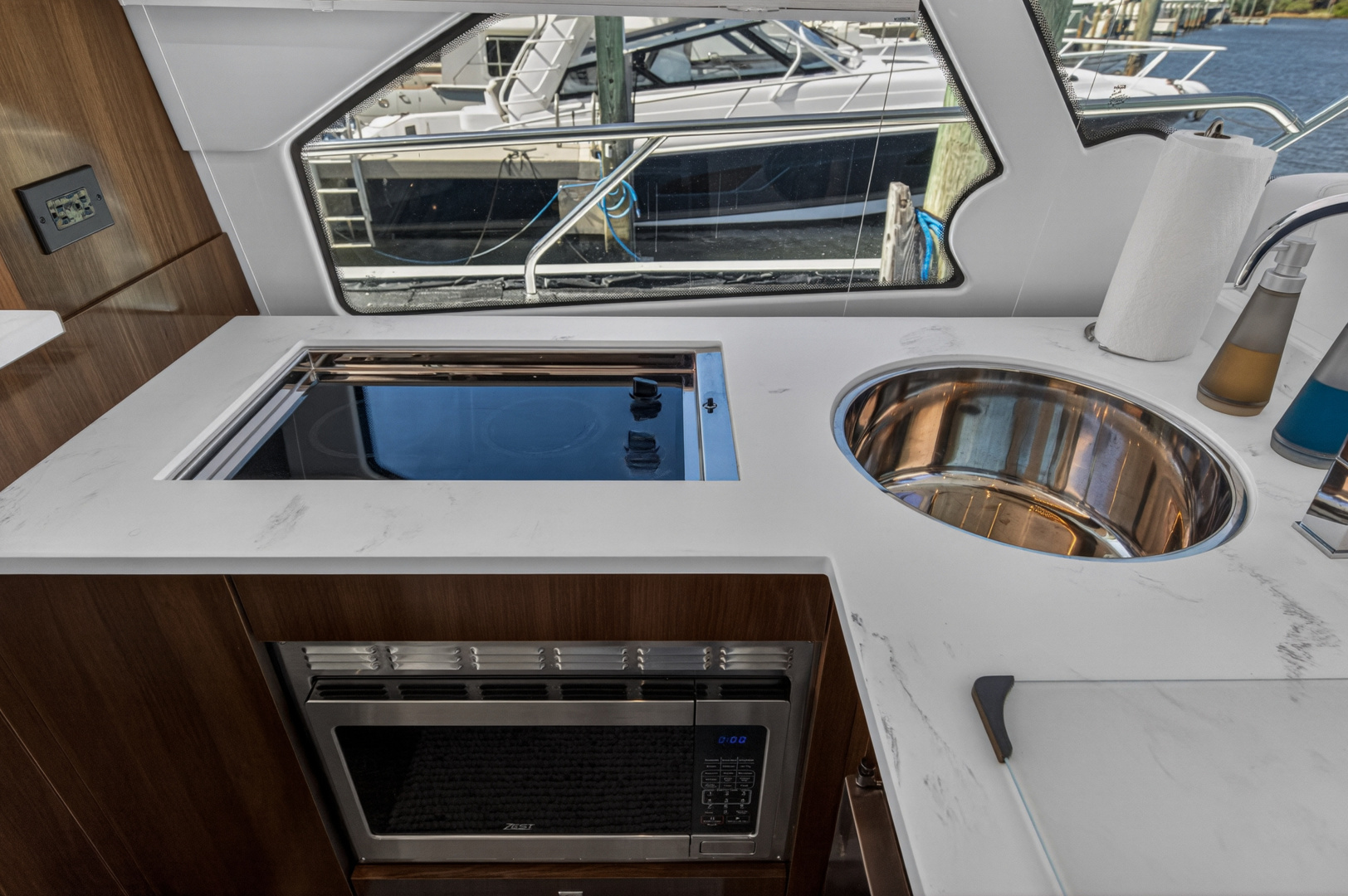2023 Cruisers Yachts 50 CANTIUS - Image 41