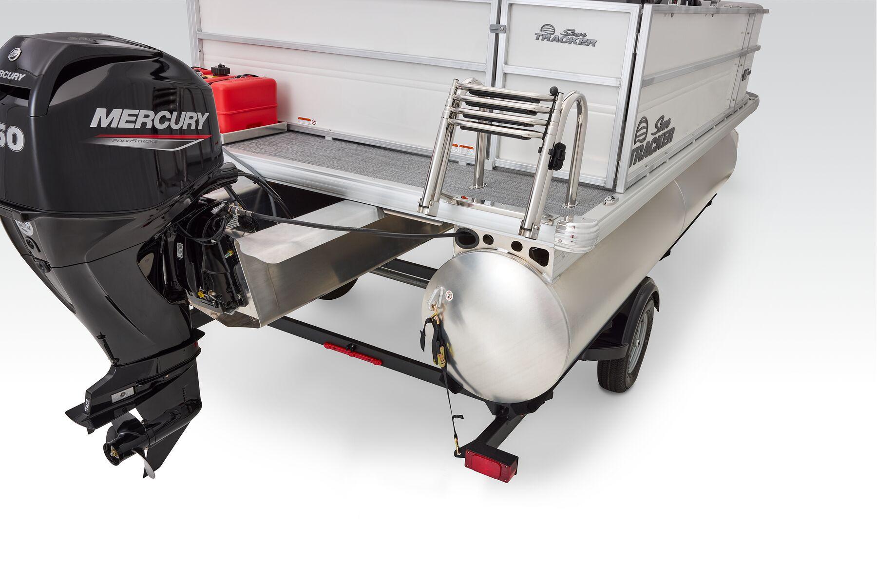 2026 Sun Tracker Party Barge 16 DLX - 55
