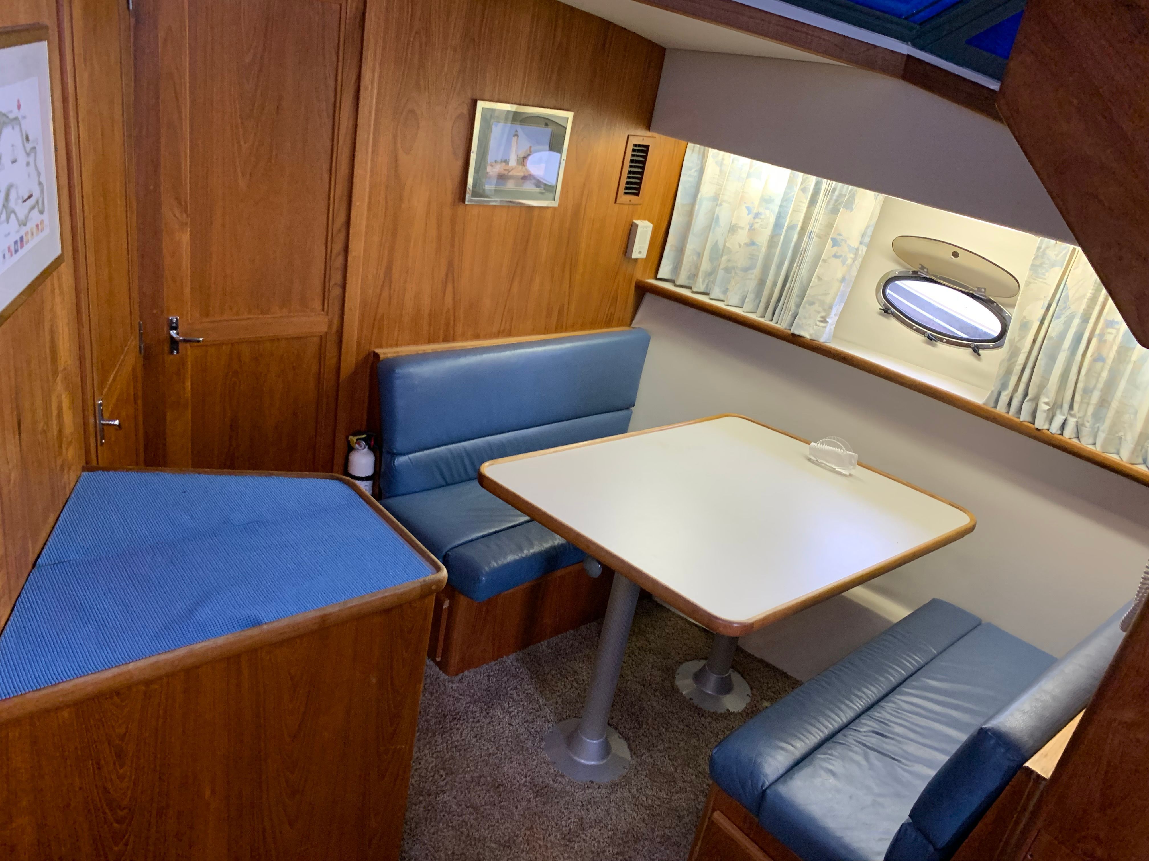 1994 Carver 430 Cockpit Motor Yacht - 5