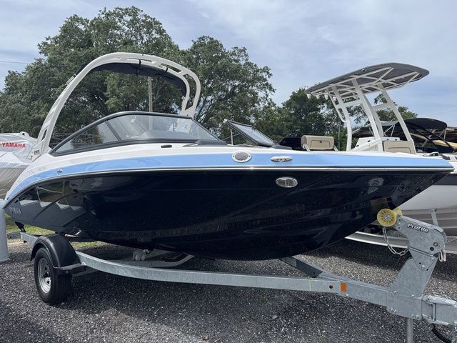 2025 Yamaha Boats 195S