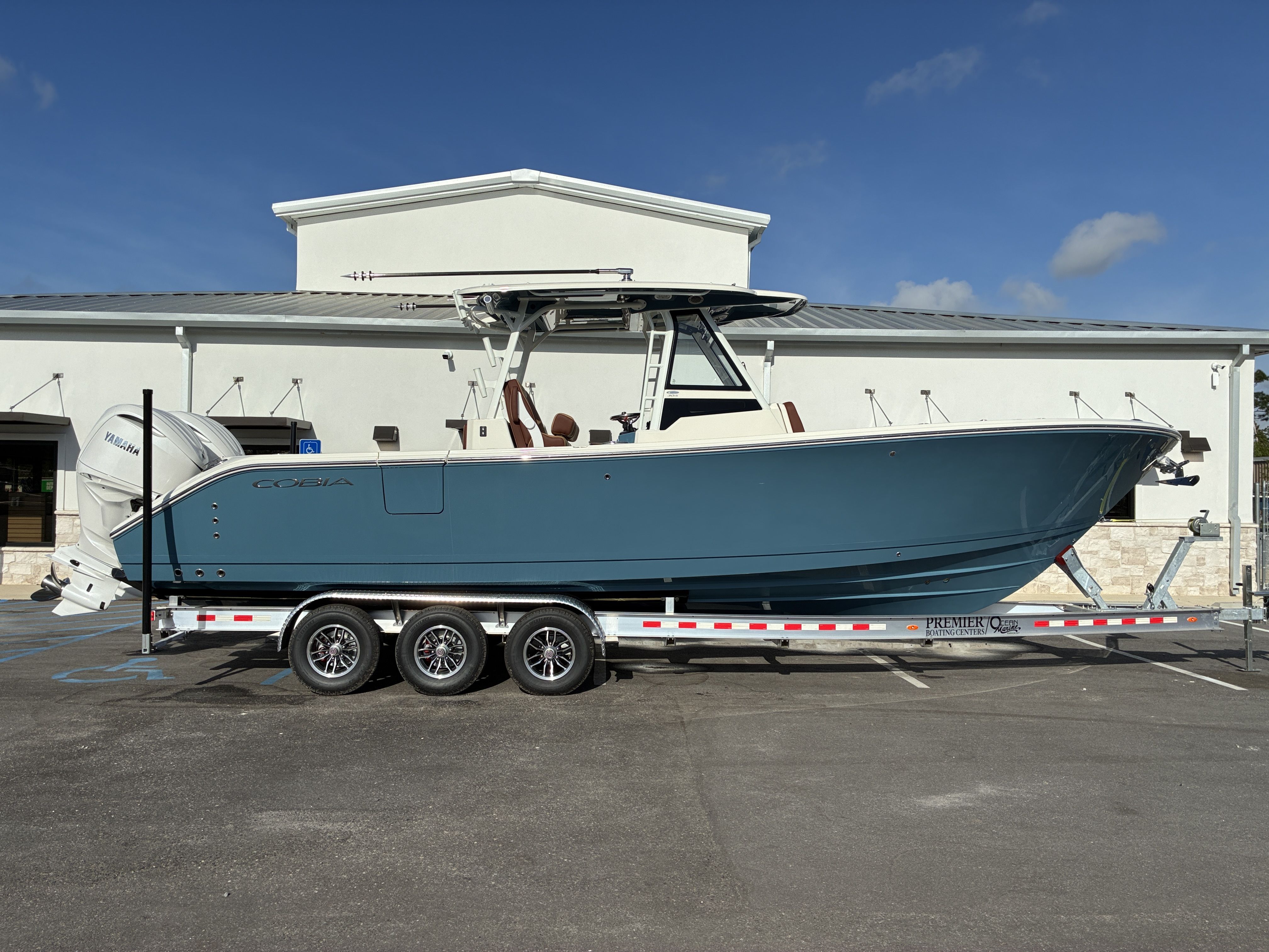 2026 Cobia 305CC