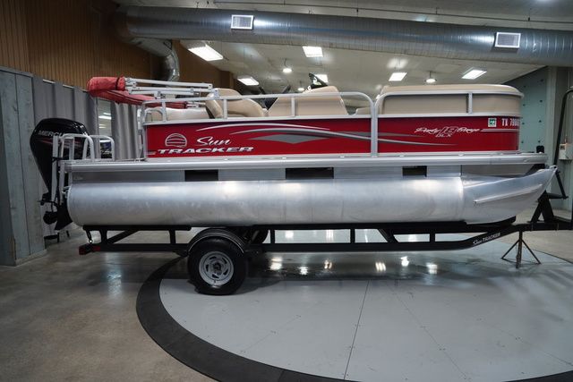 2017 Sun Tracker Party Barge 18 DLX - 6