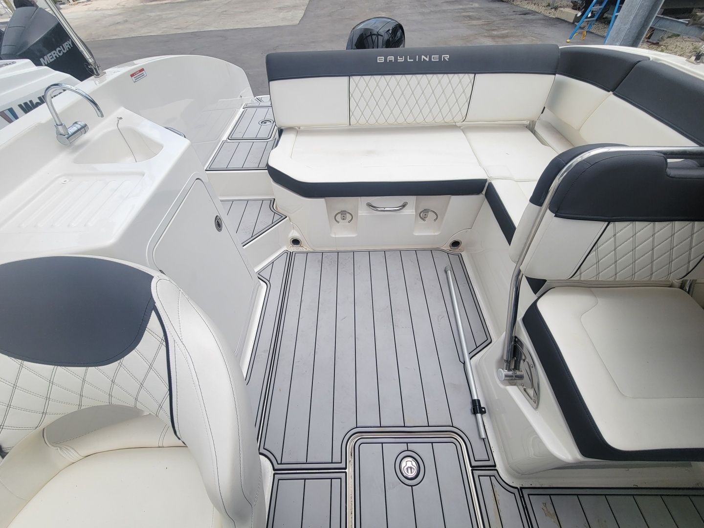 2023 Bayliner DX 2200 - Image 7