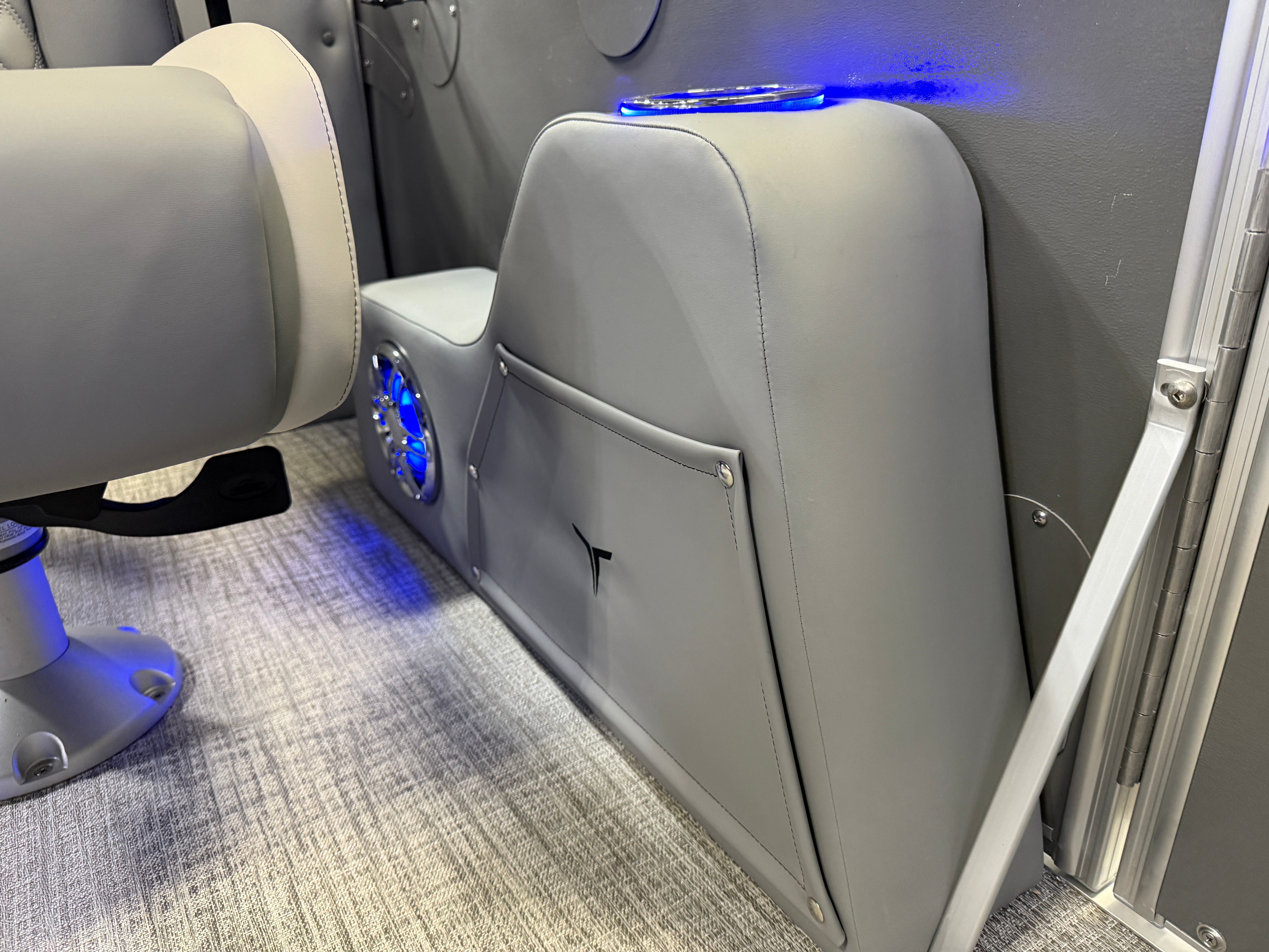 2025 Tahoe Cascade 200HP Quad Lounge 2385 Tritoon - 29