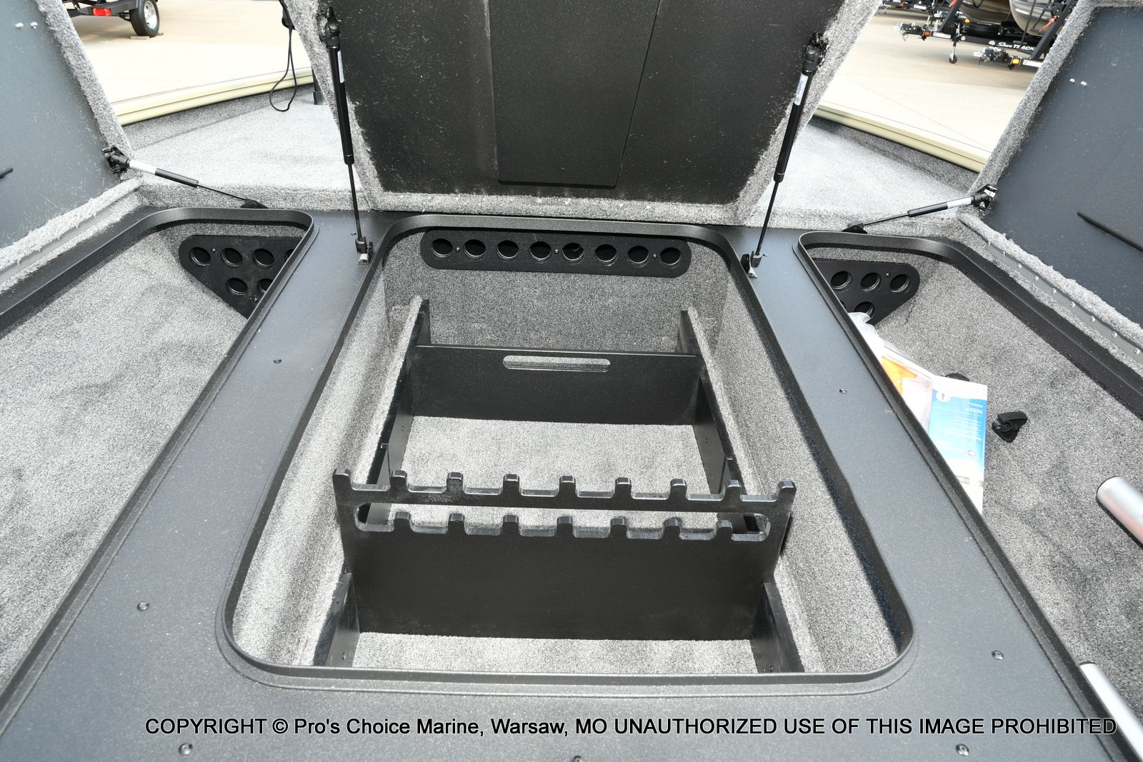 2026 Tracker Savage 215 w/200HP Mercury Pro-XS - 55