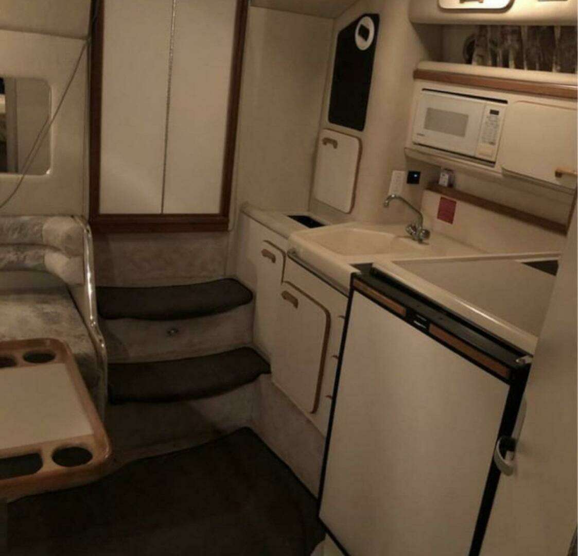 1994 Sea Ray 330 Express Cruiser - Image 11