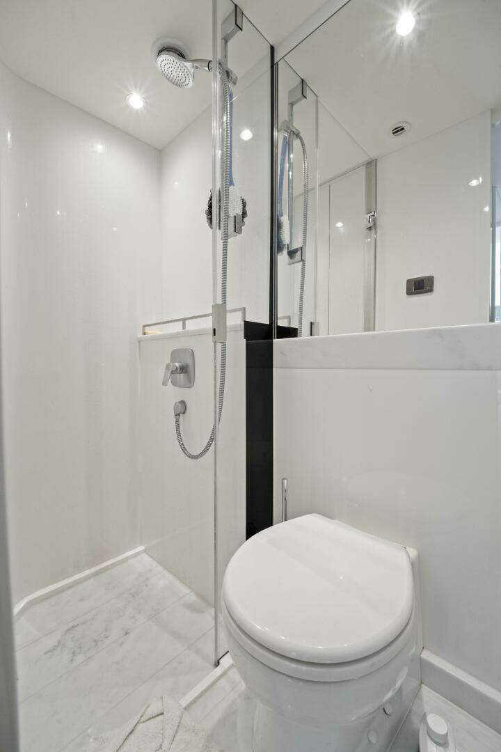 2025 Princess Y95 - Image 73