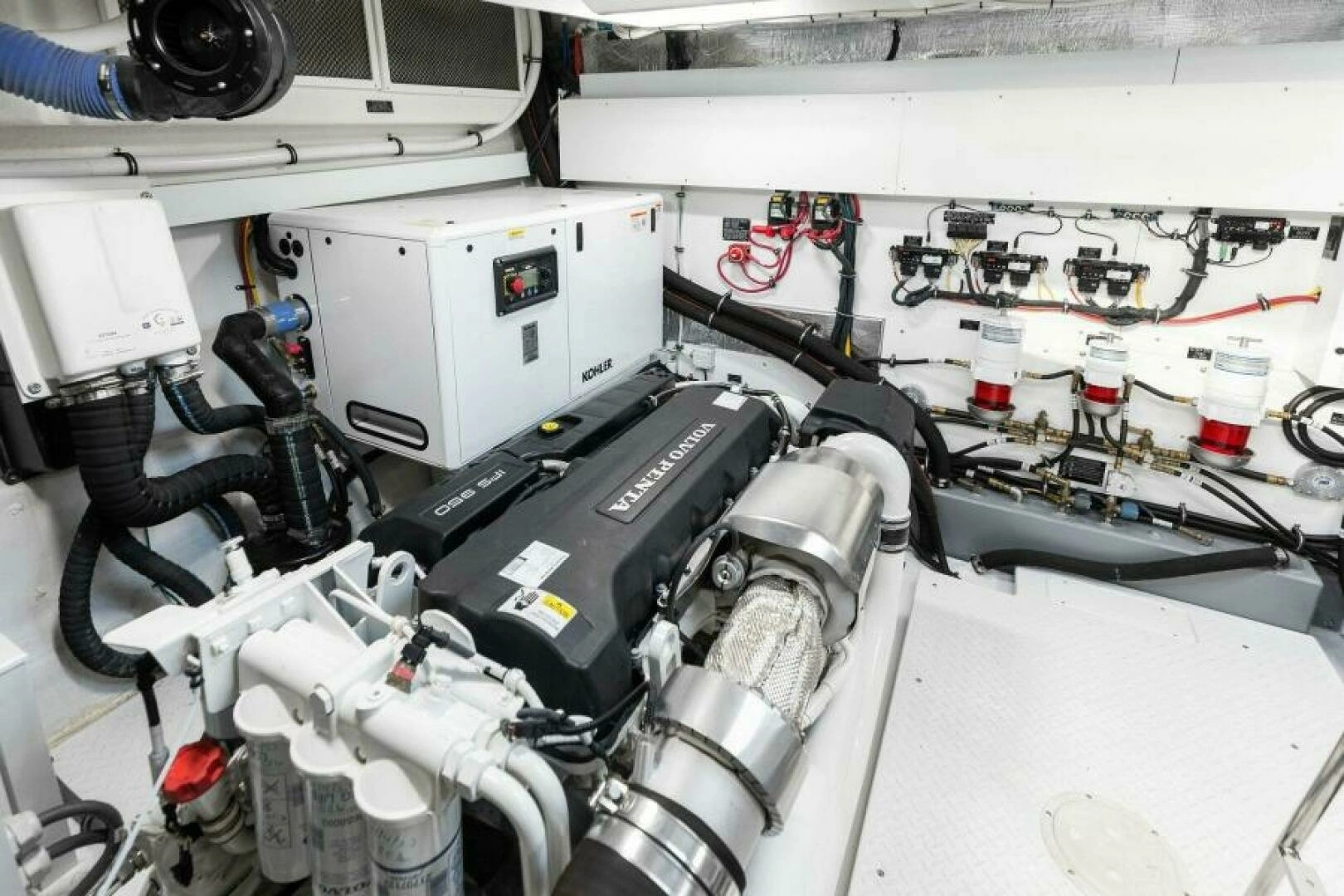 2023 Cruisers Yachts 60 Cantius Fly - Image 51