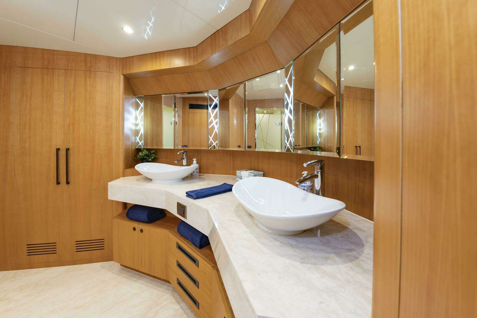 2017 Johnson 93 Flybridge - Image 59