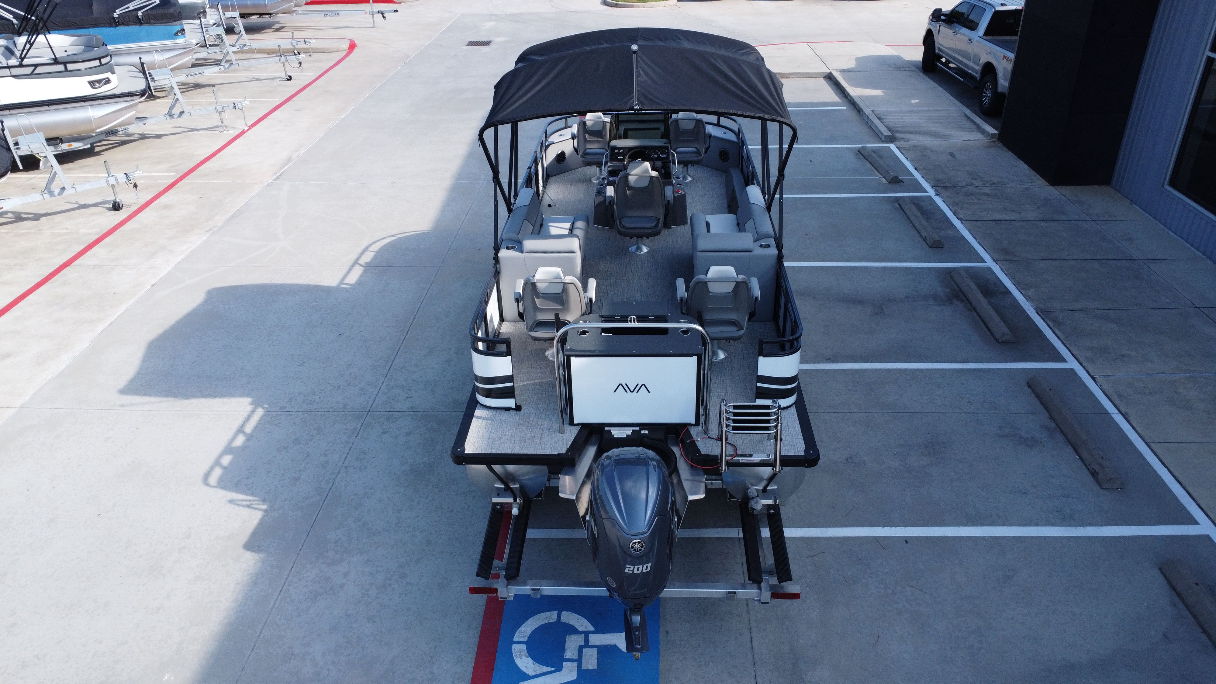 2025 Avalon Venture 85 Center Console Fish - 23' - 18