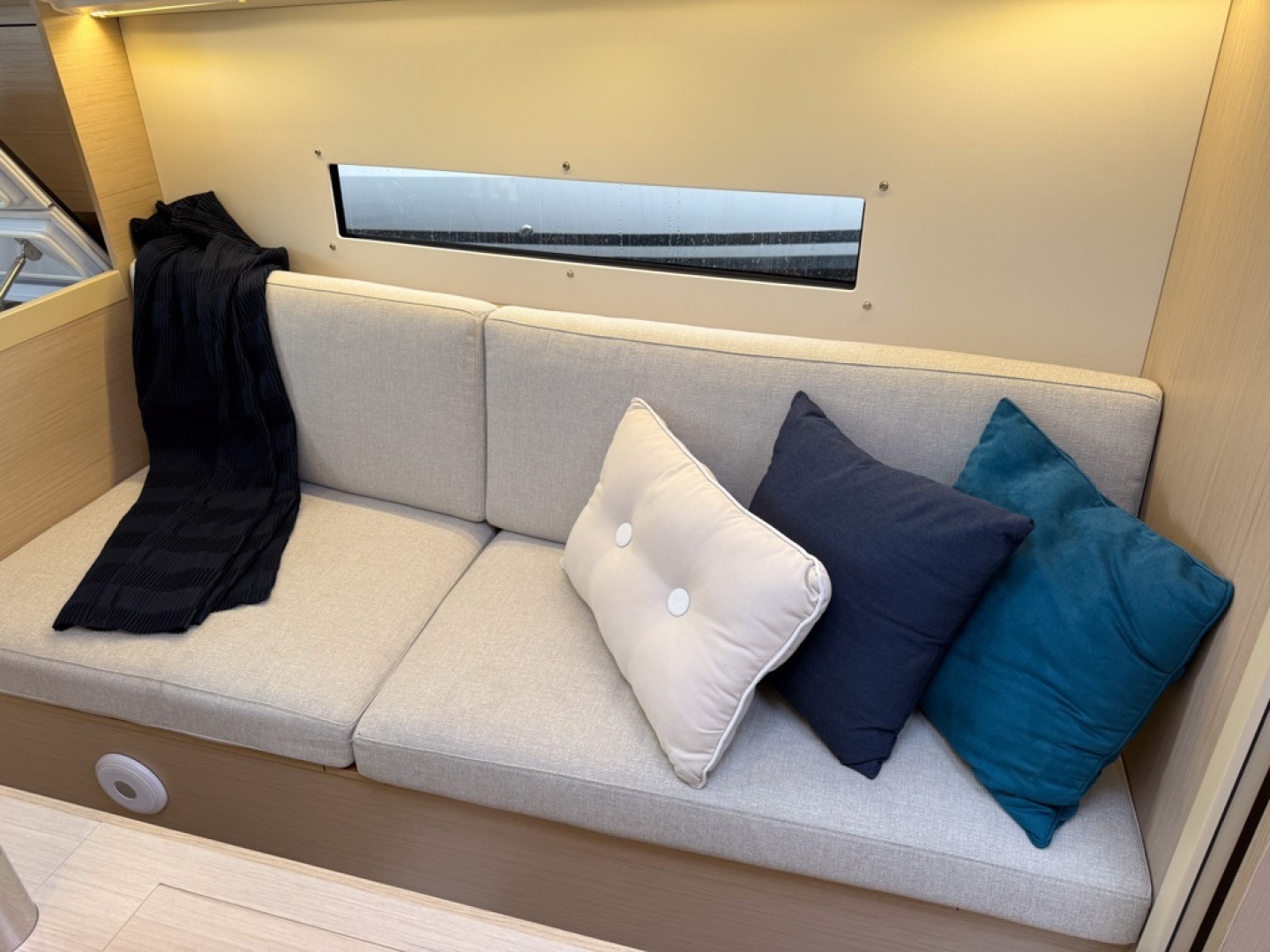 2023 Beneteau Oceanis 30.1 - Image 18