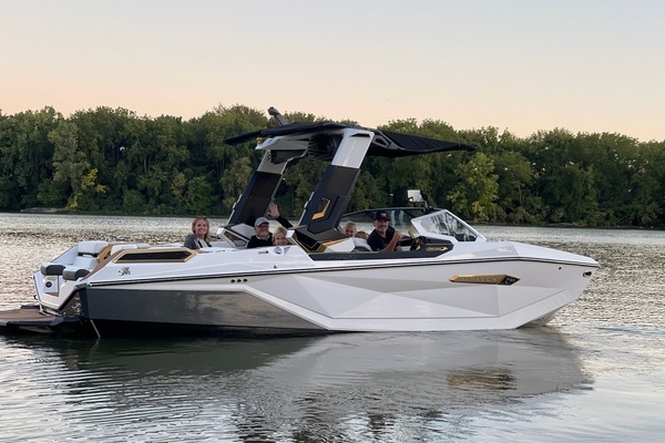 2024 Nautique Paragon