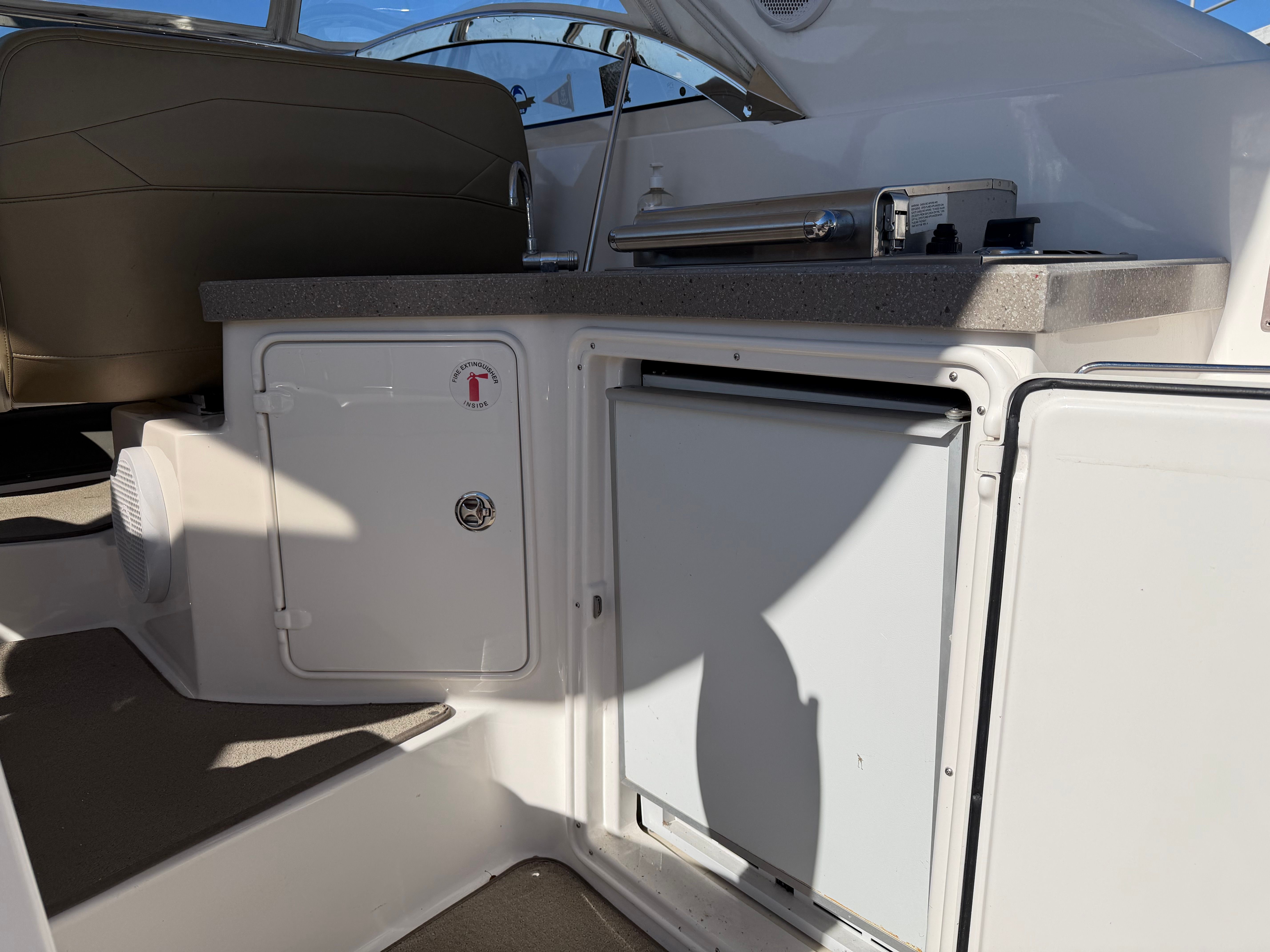 2010 Regal 3760 Commodore - 19