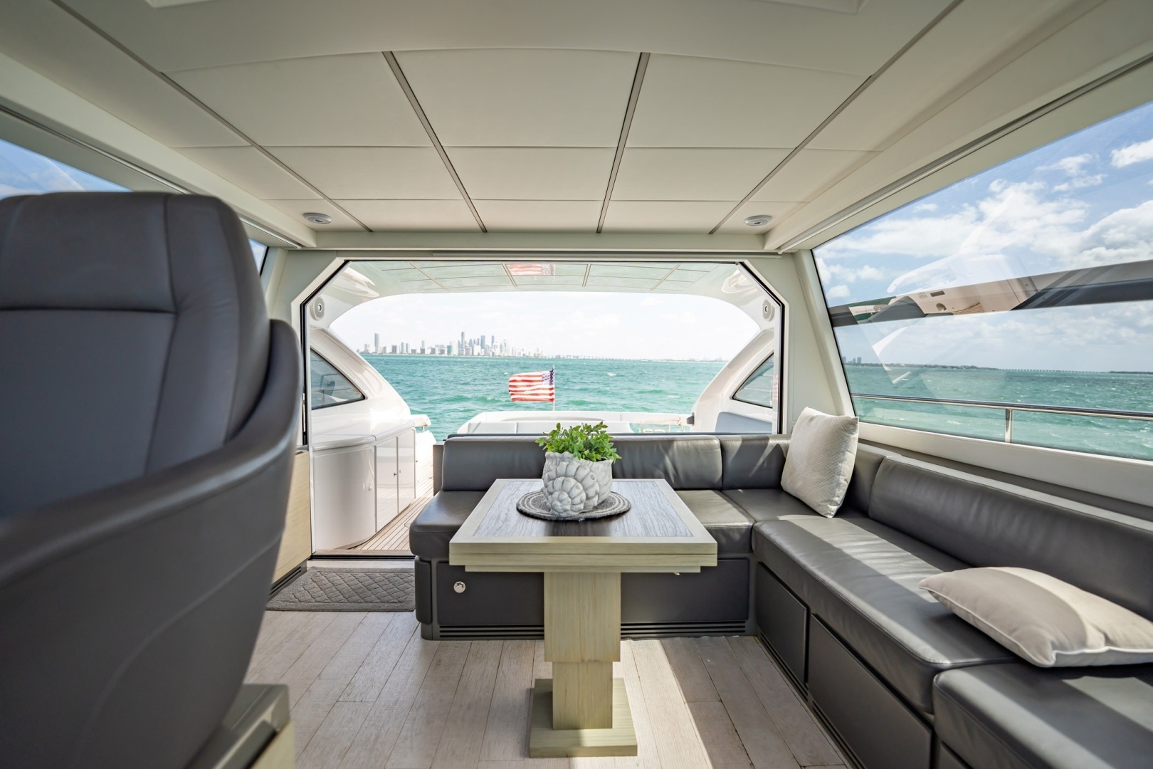 2020 Pershing 62 - Image 21