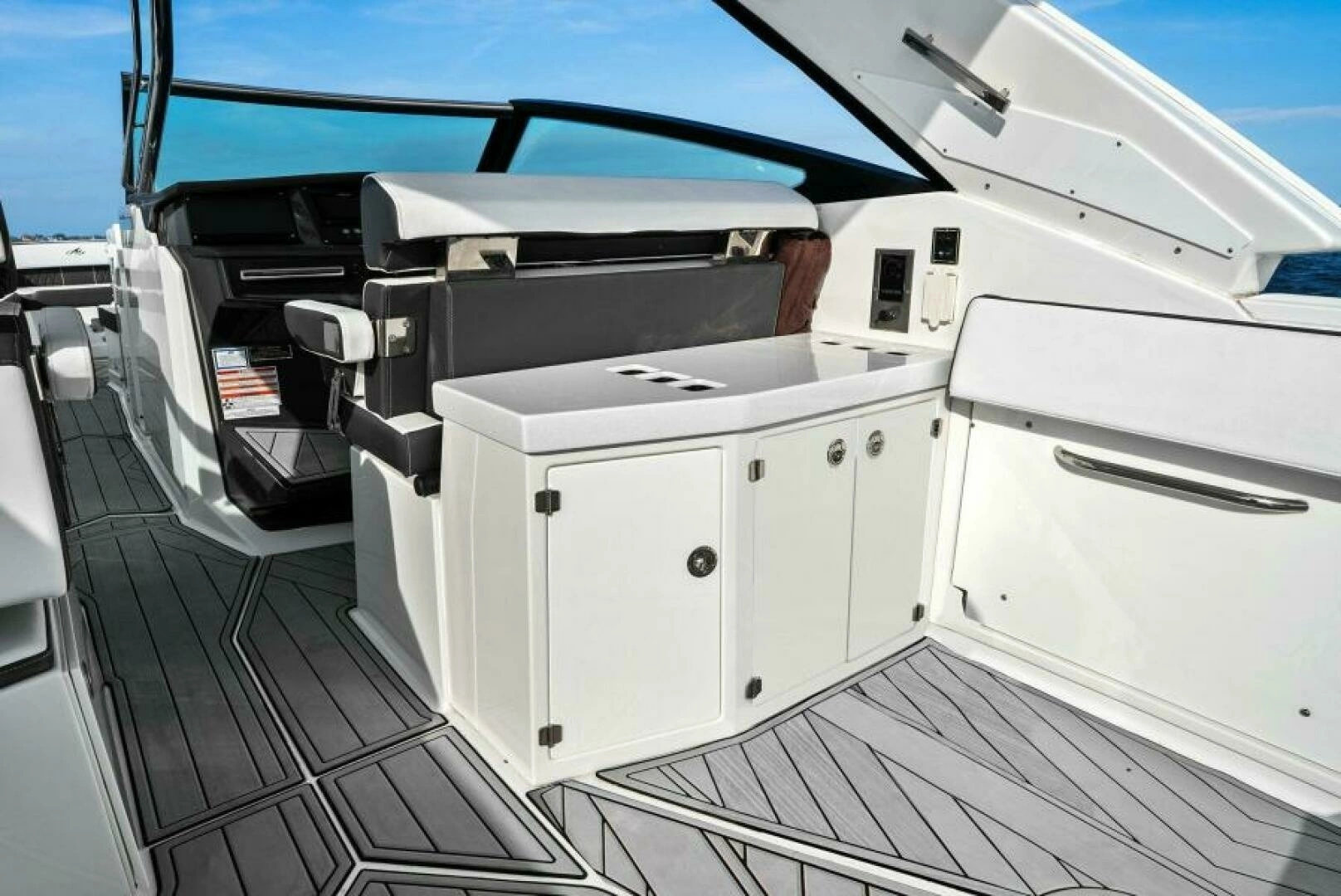 2023 Monterey 385 SS - Image 19