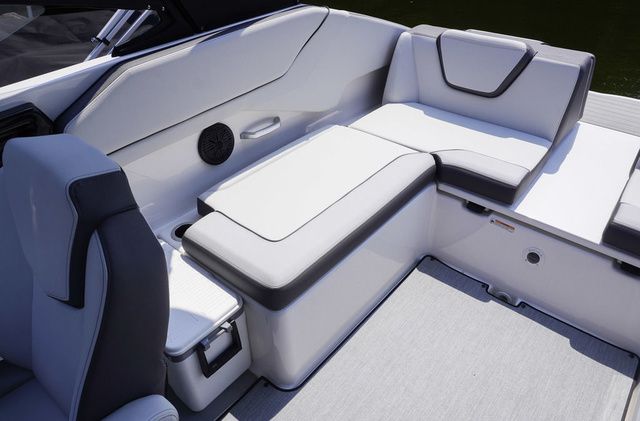 2025 Yamaha Boats AR250 - 6