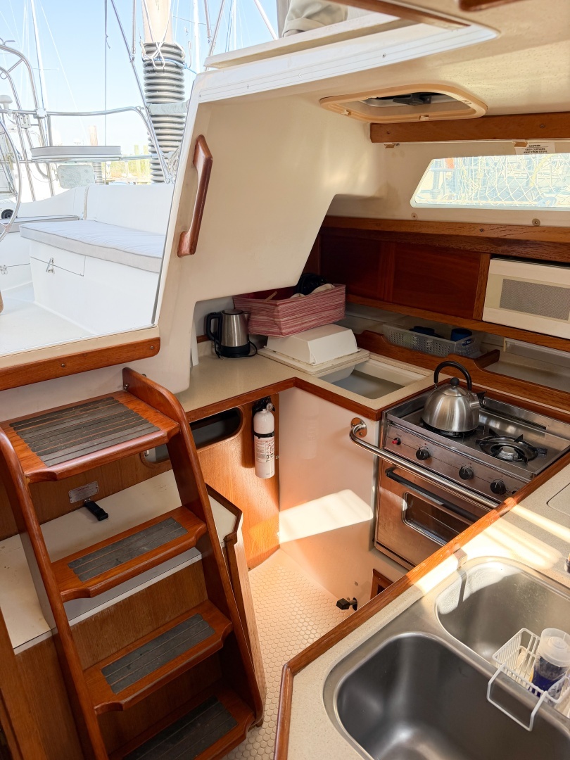 1996 Catalina 36 Mk II - Image 61