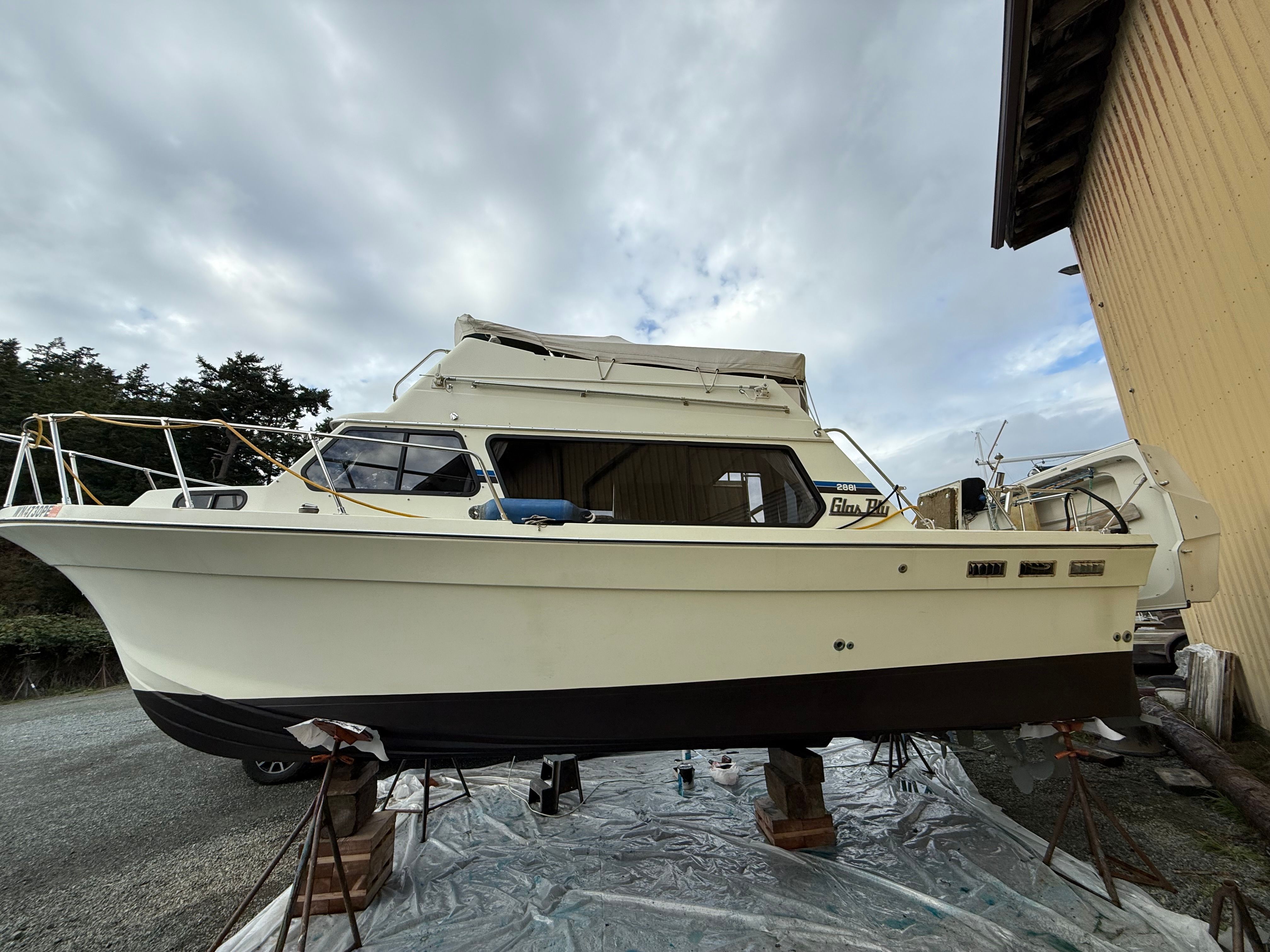 1981 Glasply 28 Long Cabin - 4