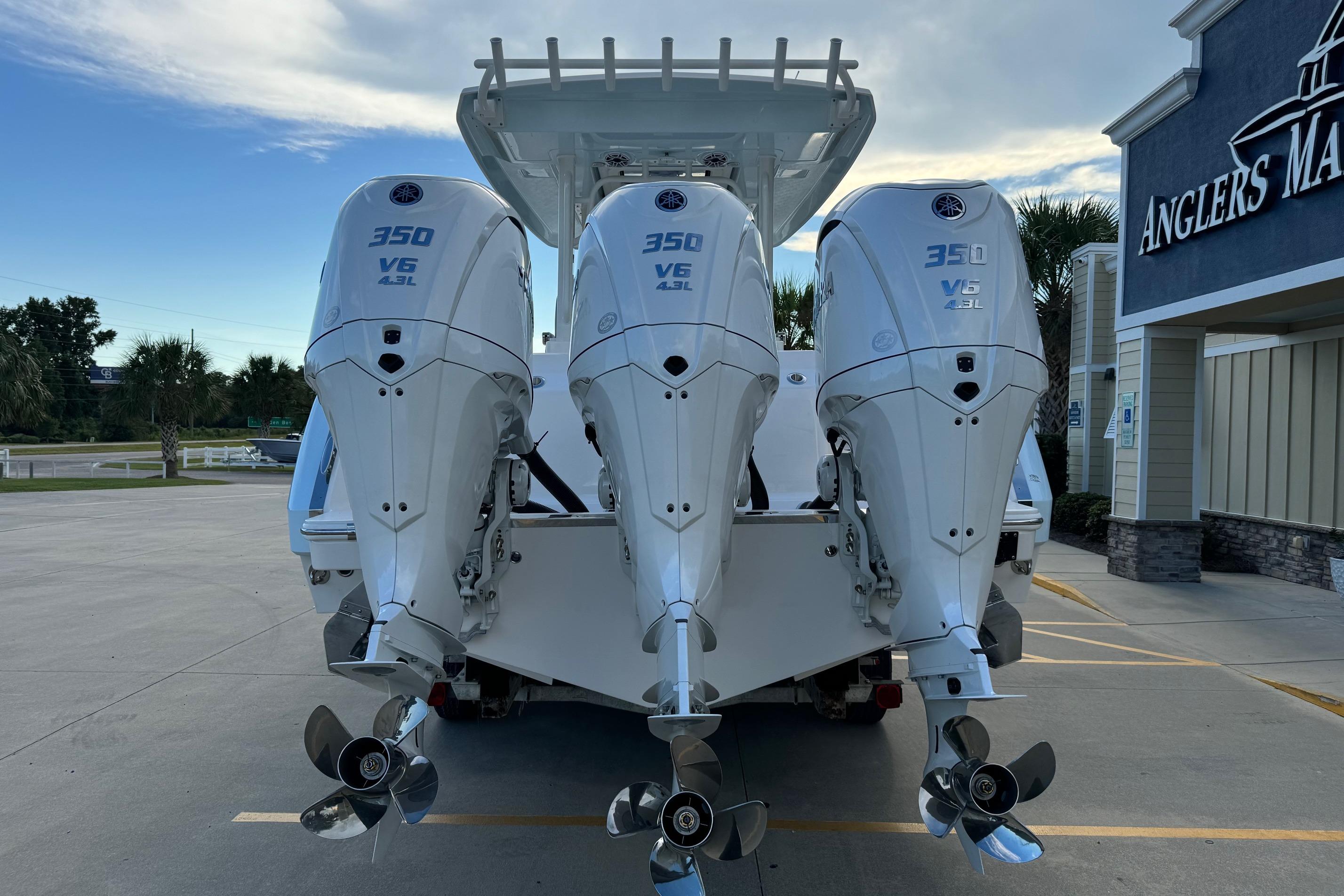 2025 Robalo R360 Center Console with triple 350 V6 outboard engines at Anglers Marine.