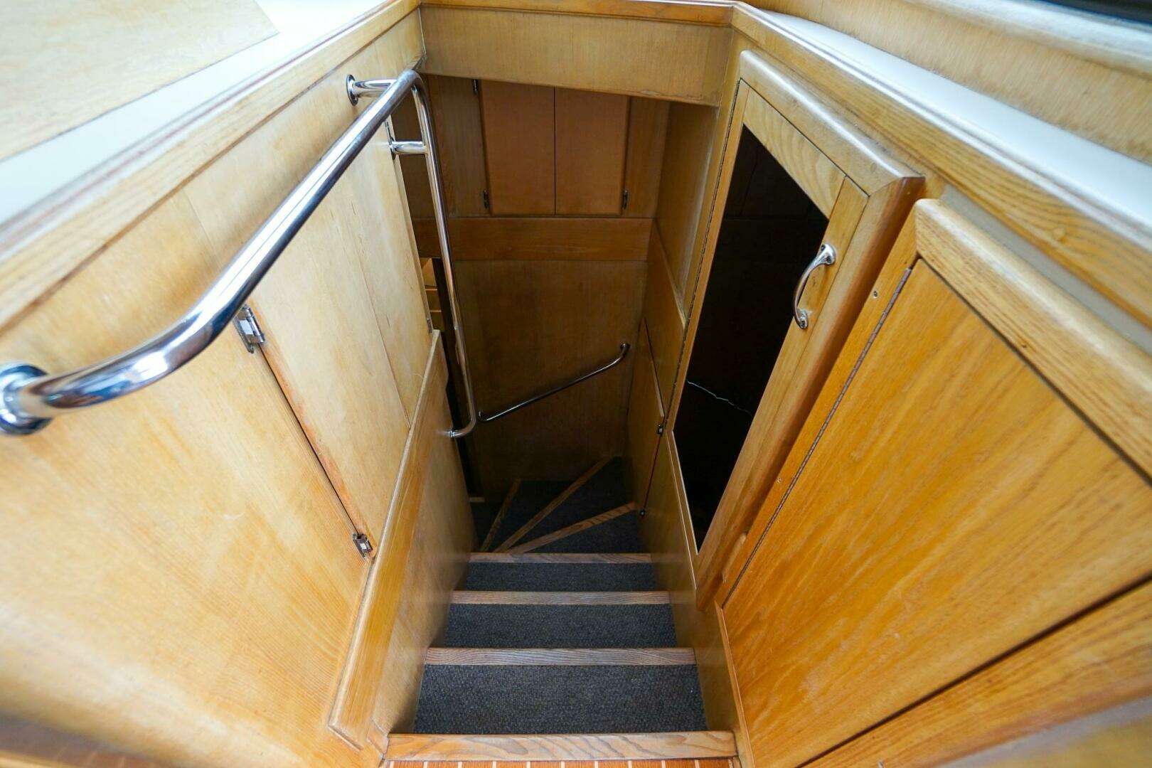 1989 Hatteras 80 Cockpit Motor Yacht - Image 41