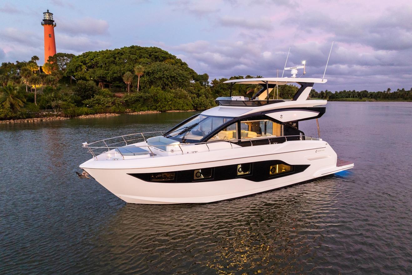 2026 Cruisers Yachts 50 Fly