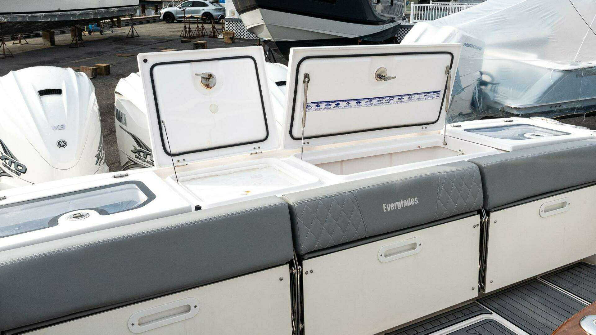 2023 Everglades 455 Center Console - Image 8