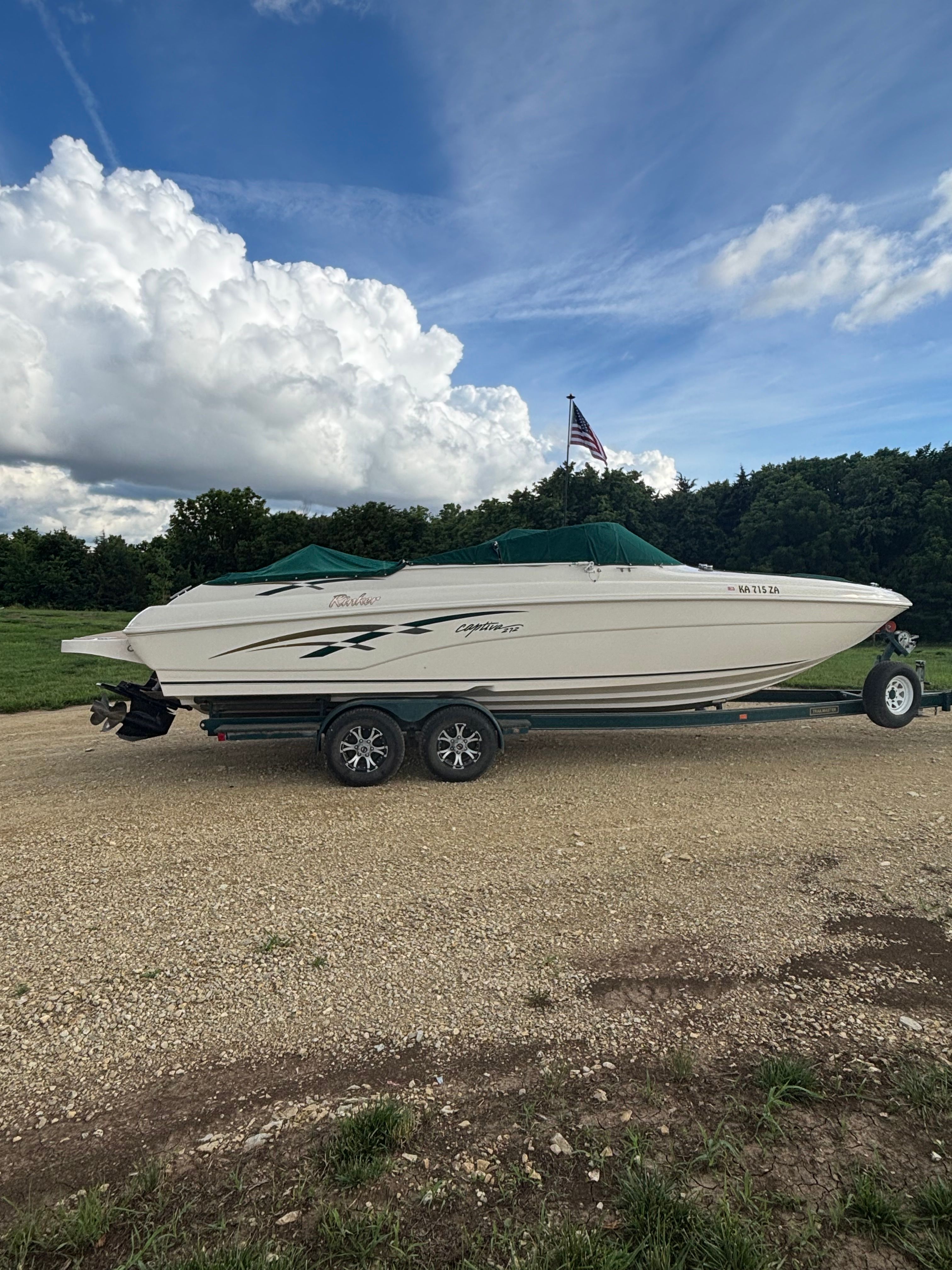 1999 Rinker Captiva 272
