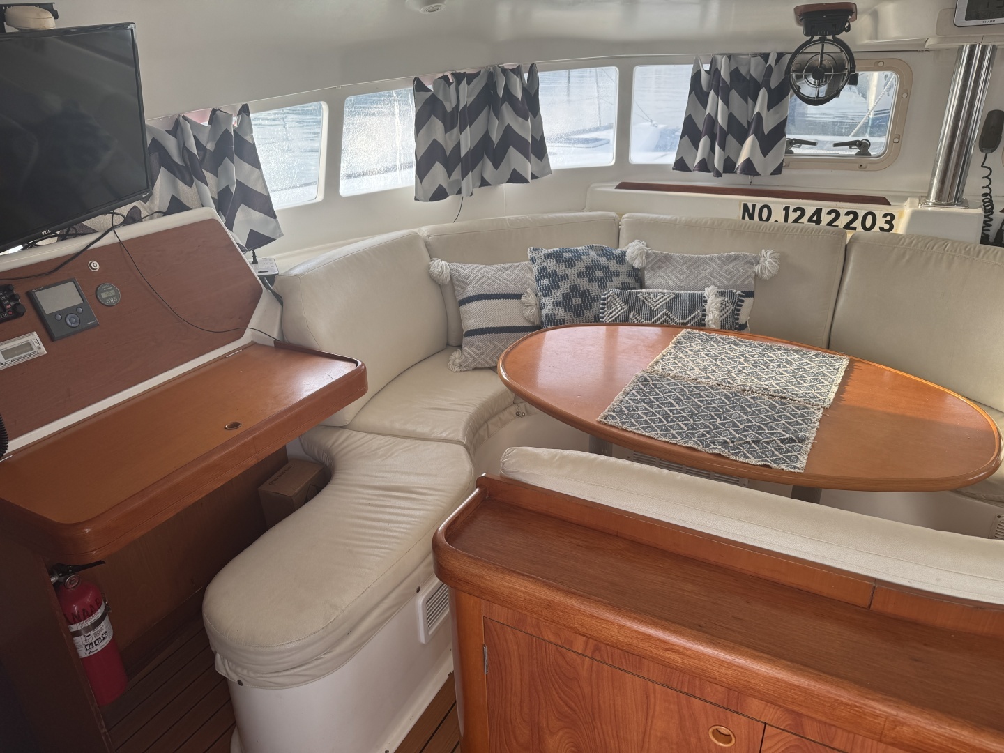 2004 Lagoon 410 S2 - Image 5