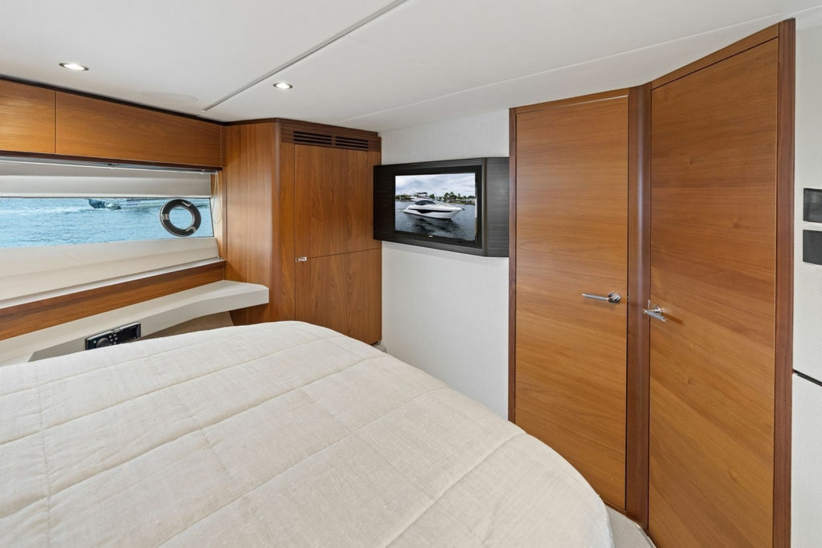 2020 Princess S62 Sportbridge - Image 54