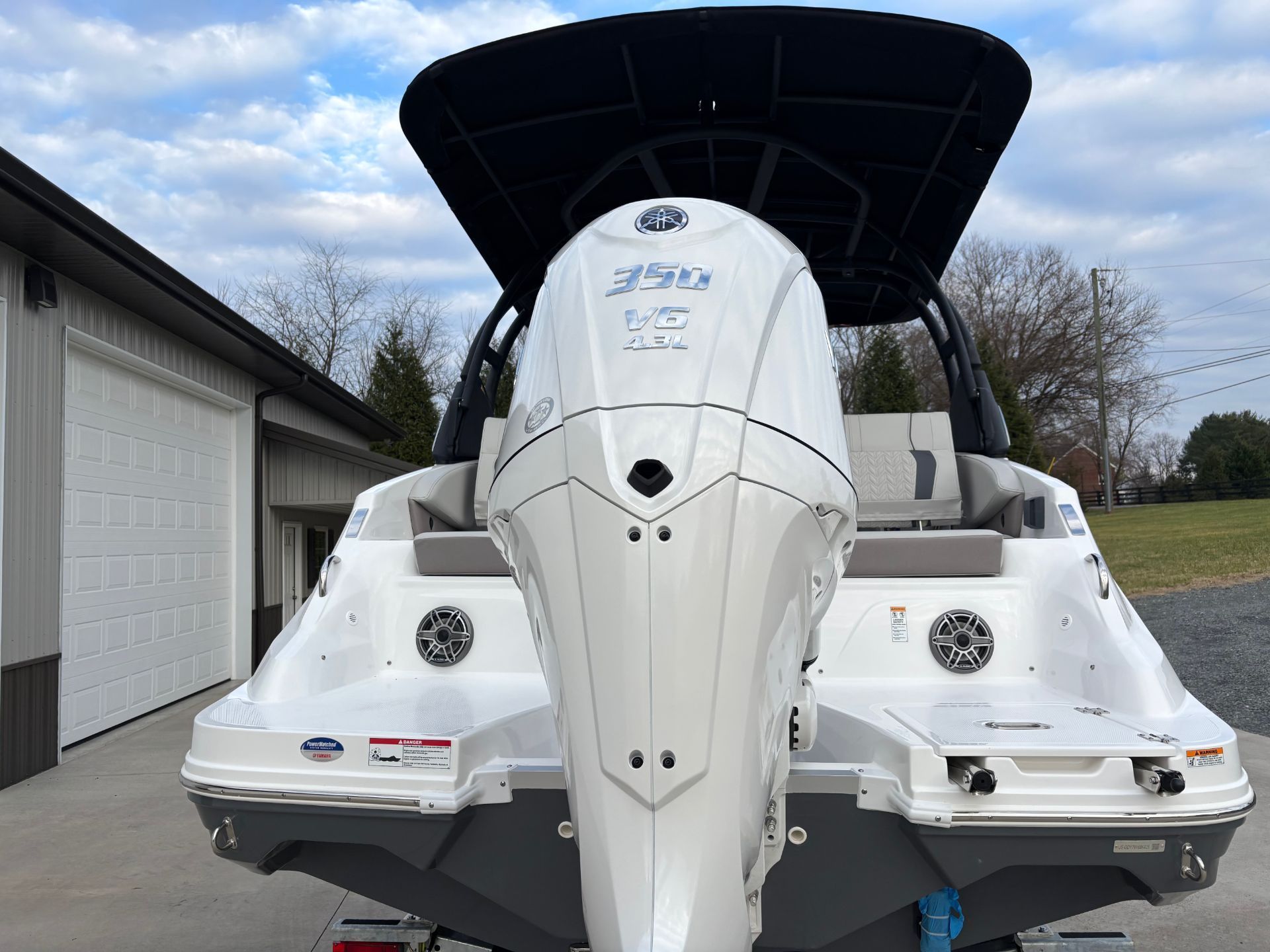2025 Hurricane SunDeck 2600 OB - 14