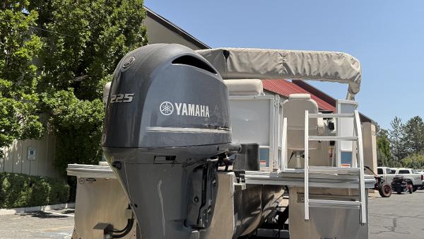 2023 SunCatcher Select 322FC pontoon boat with Yamaha 225 outboard motor.