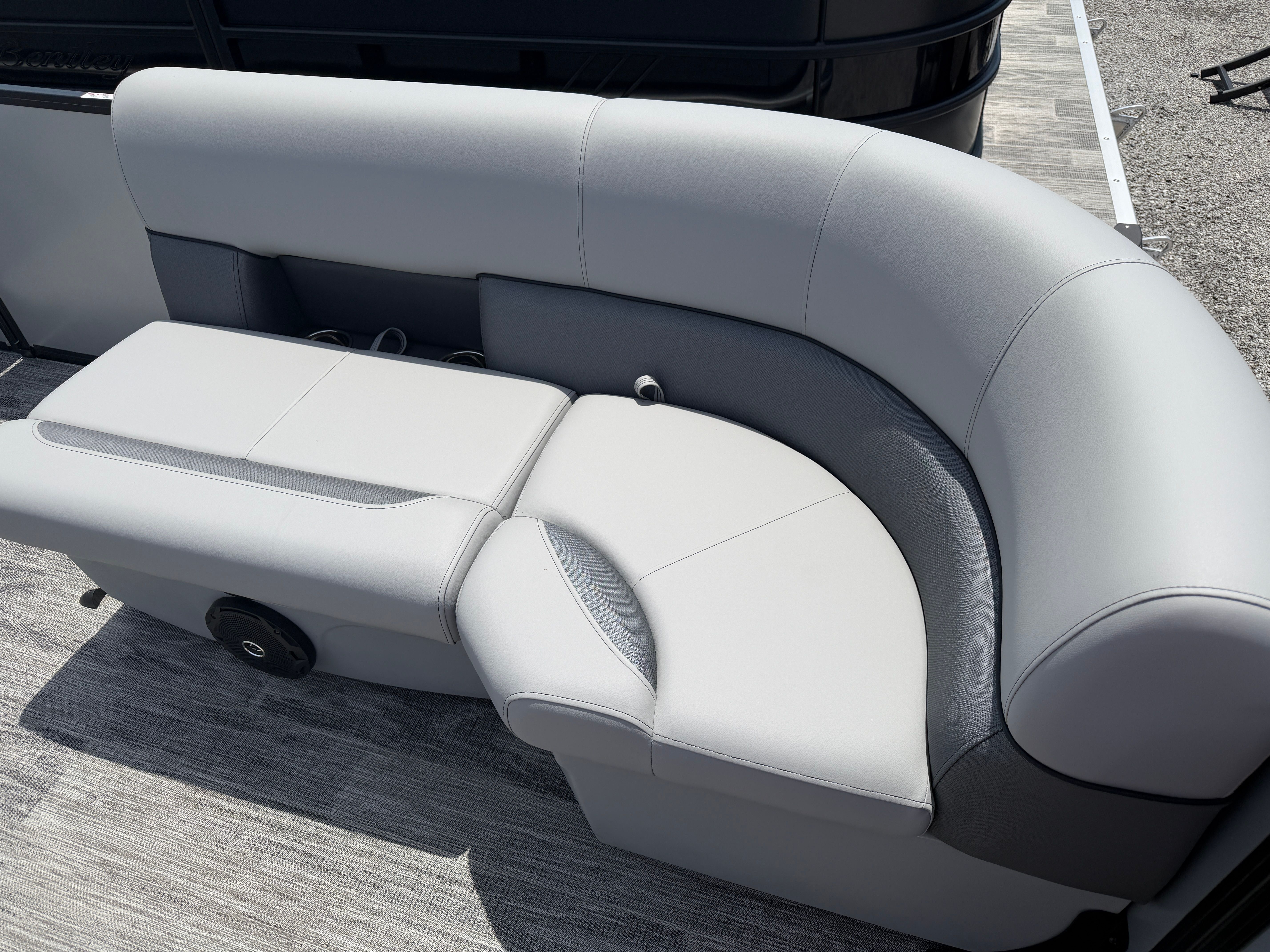 2026 Bentley Pontoons Legacy 200 Cruise - 13
