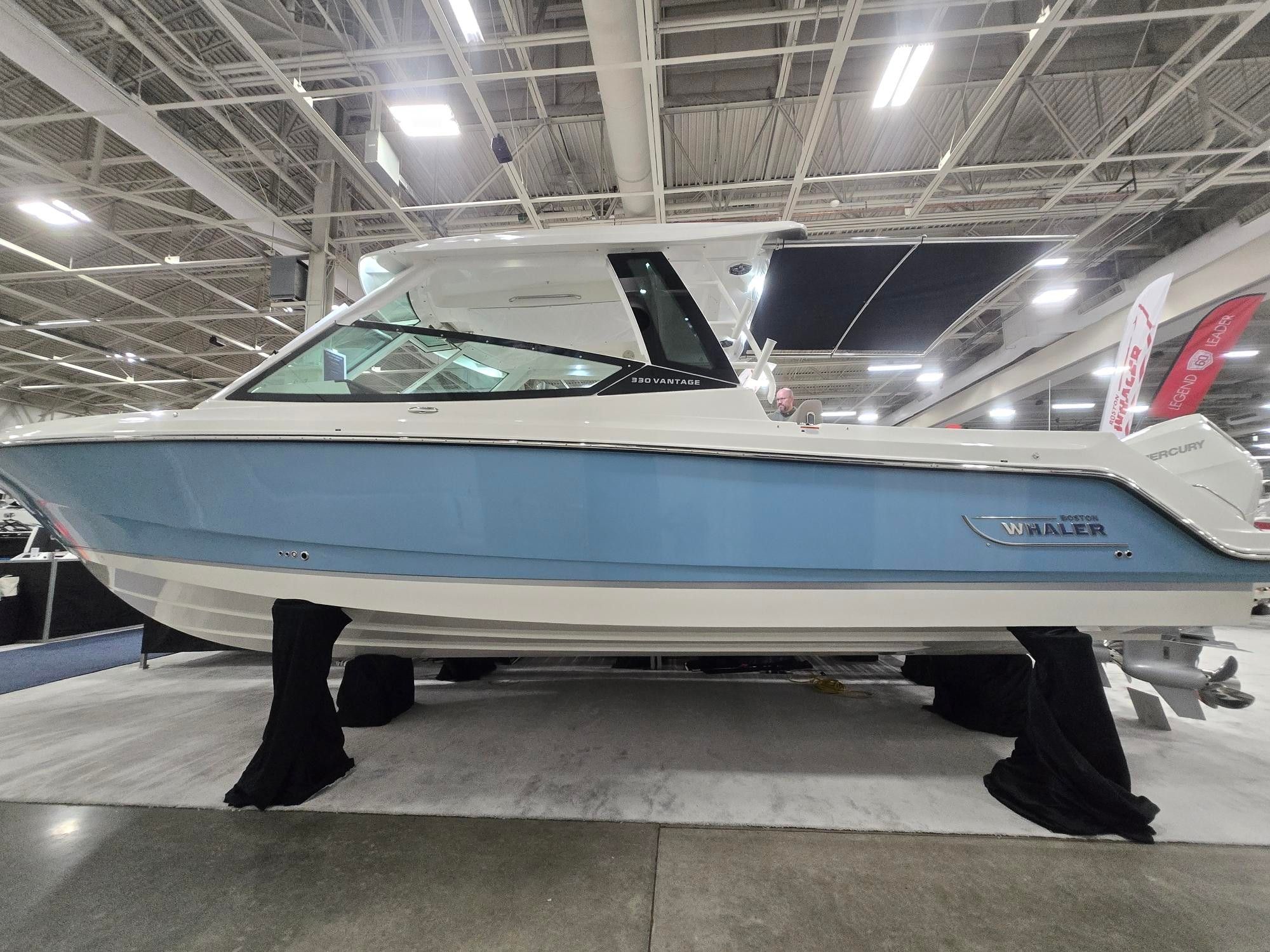 2026 Boston Whaler 330 Vantage