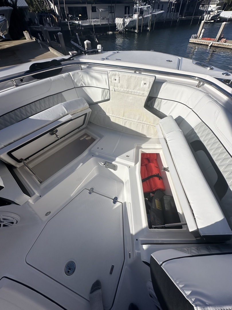 2025 Blackfin 272 CC - Image 7