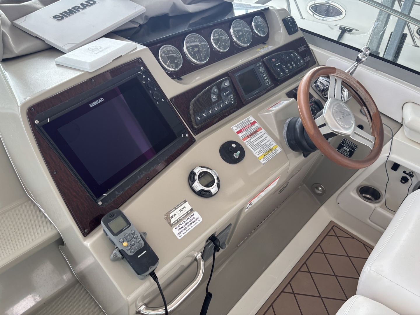2010 Sea Ray 370 Sundancer - Image 16