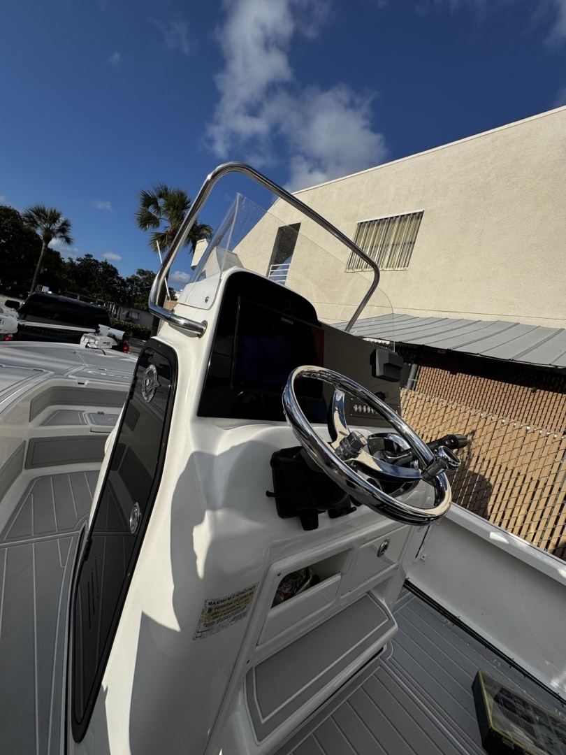2022 Tidewater 2110 Bay - Image 6